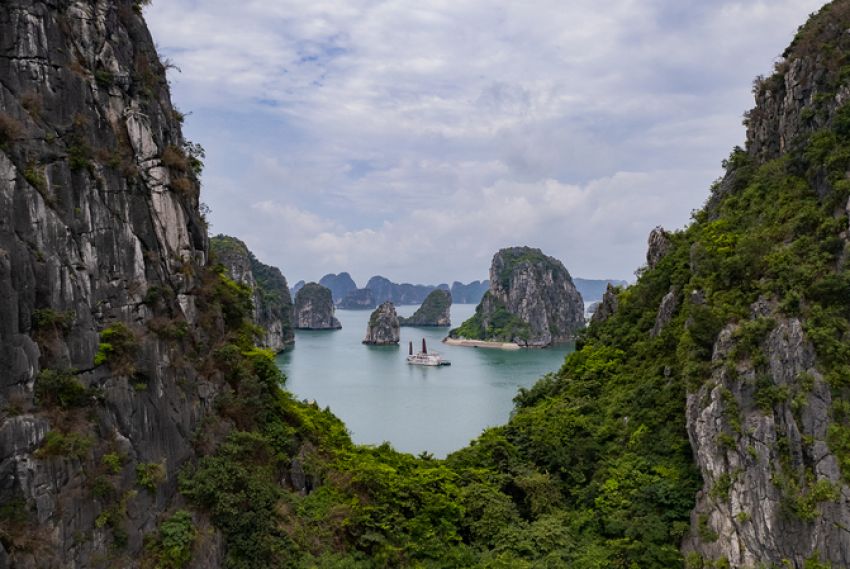 Halong-Bay-2