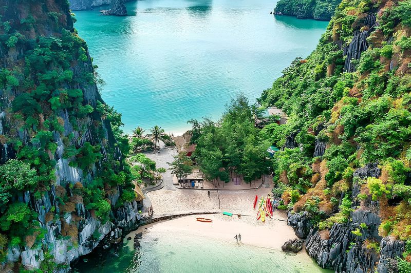 Freedom Island Beach in Lan Ha Bay