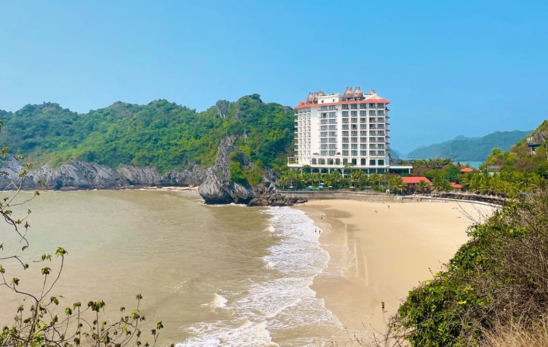 Cat Ba town and Cat Co beaches
