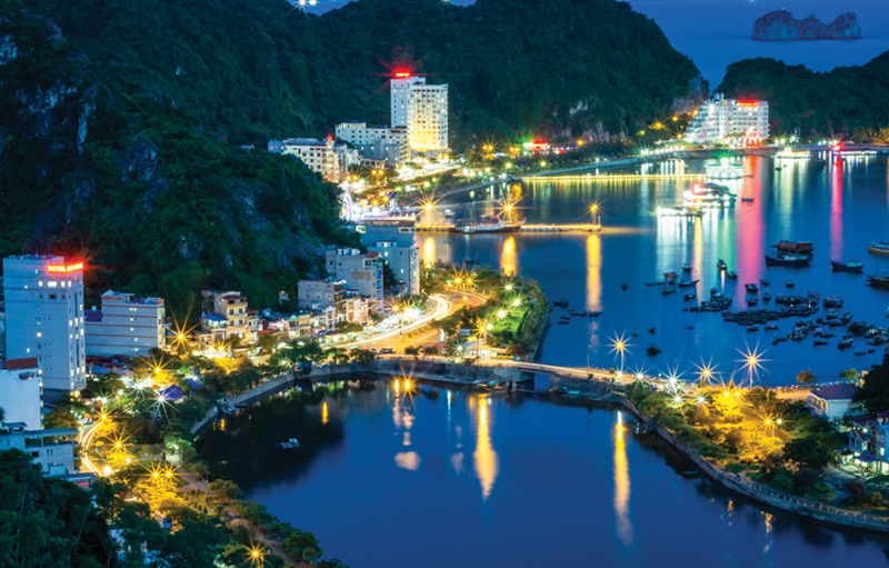 Cat Ba town center for backpackers and convenience