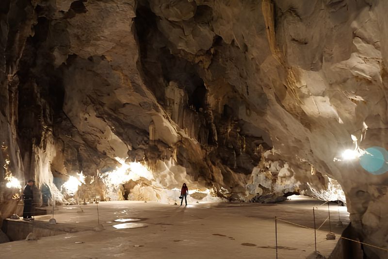 Hospital Cave — a wartime hospital hidden inside a mountain