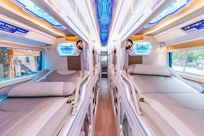 How does the private cabin + Hanoi transfer option differ?
