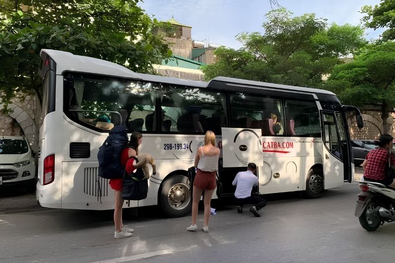 What time do the Cat Ba buses leave from Hanoi Old Quarter?