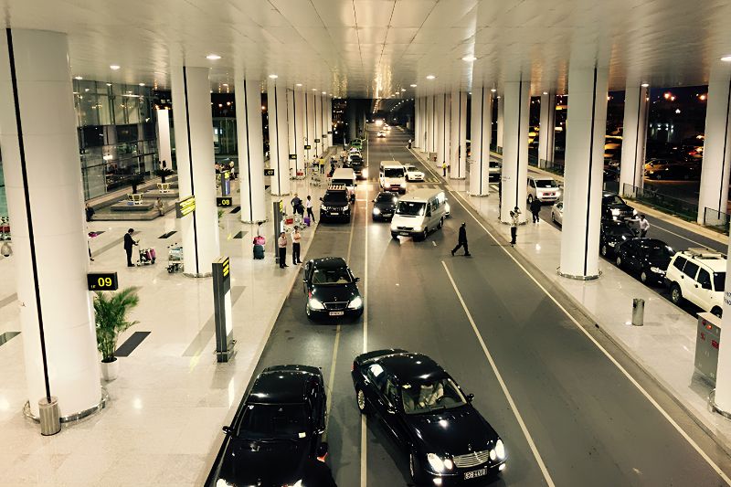 How do you get from the airport into Hanoi Old Quarter?