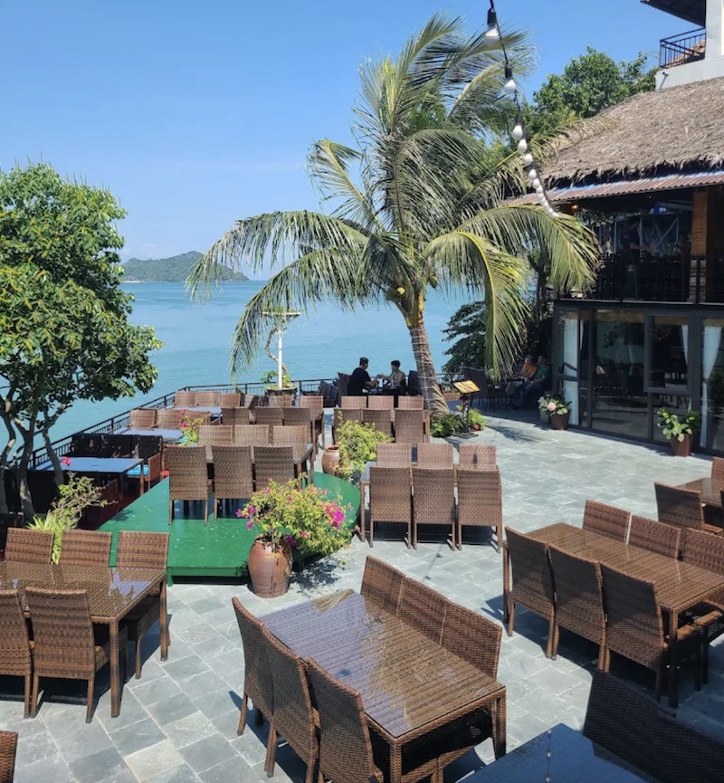 Le Pont Restaurant for an open air coastal sensory experience Le Pont Restaurant for an open air coastal sensory experience