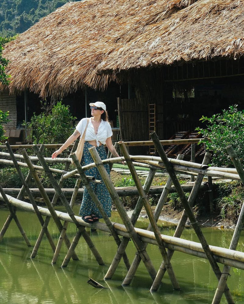 How to get to Viet Hai village from Cat Ba town
