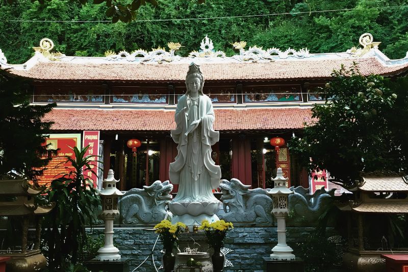 Long Tien Pagoda at the foot of Bai Tho Mountain Long Tien Pagoda at the foot of Bai Tho Mountain