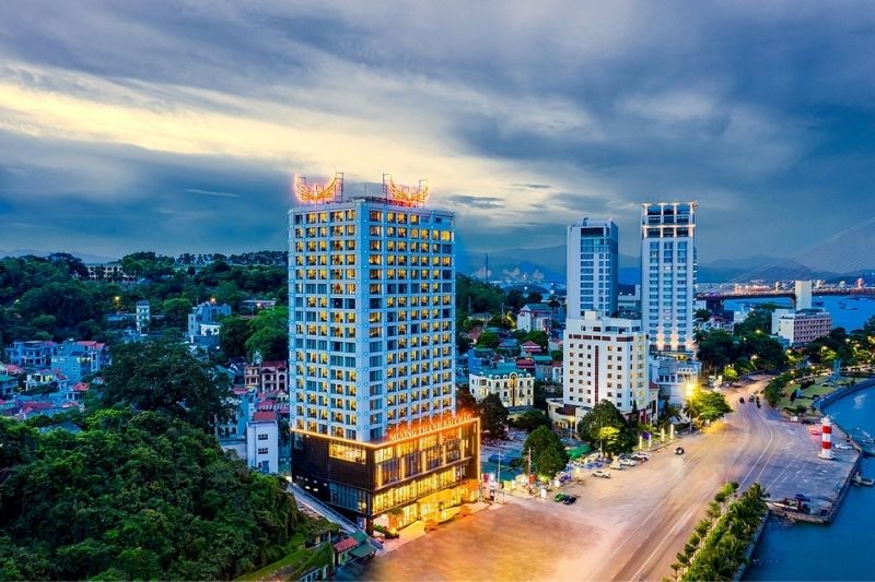 Where to stay along the Bai Chay coastal strip