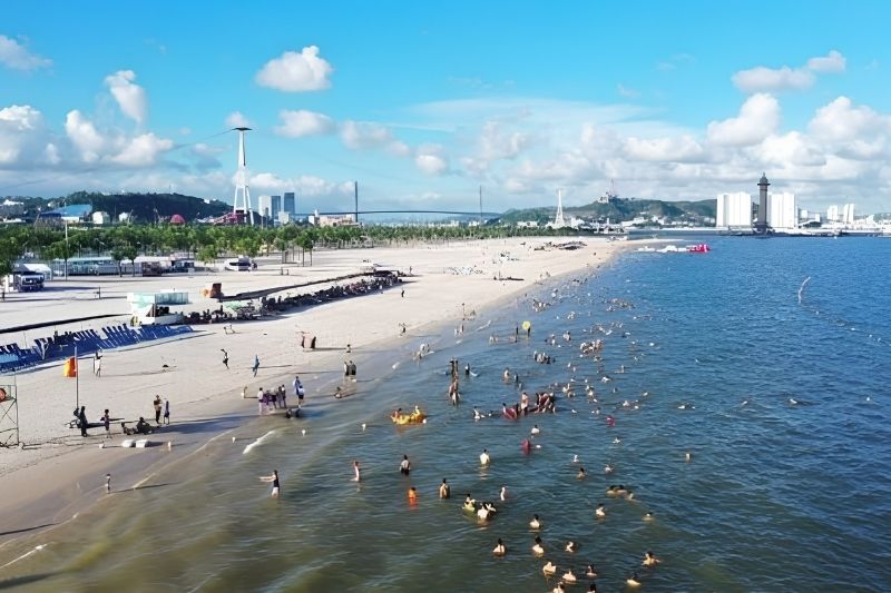 Bai Chay Beach and the Sun World entertainment complex
