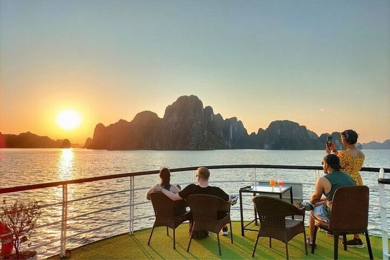 What's Halong Bay like in summer (June to August)?