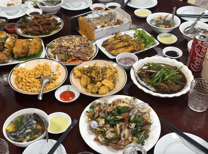 Local seafood dishes to eat in Halong Bay