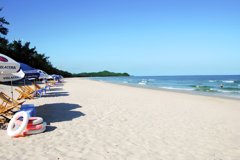 Long shoreline at Quan Lan Beach