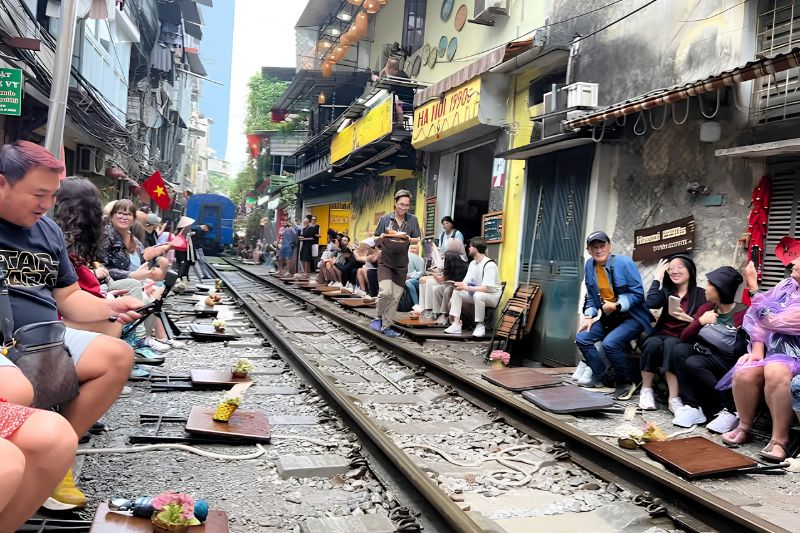 How do you visit Train Street Hanoi legally under current rules?