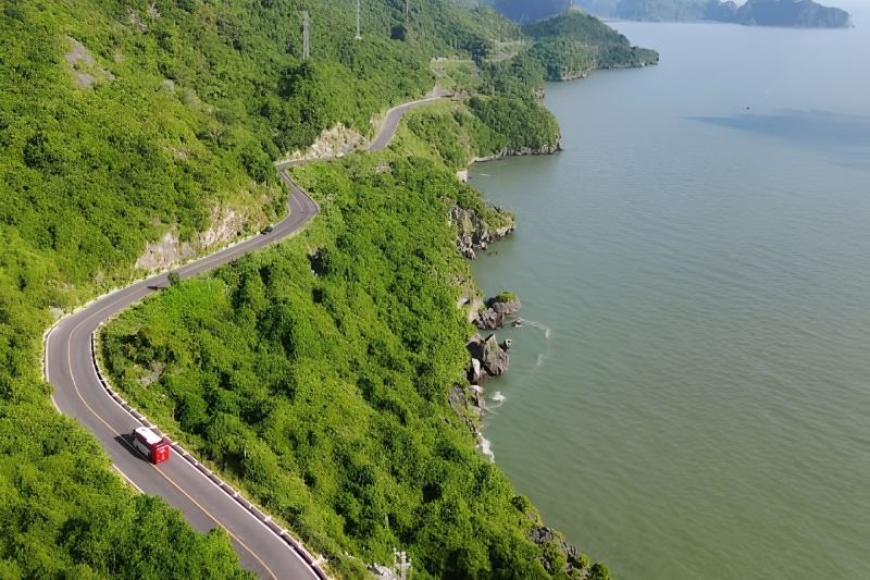 The premier choice booking an all-inclusive tourist bus-boat-bus combination