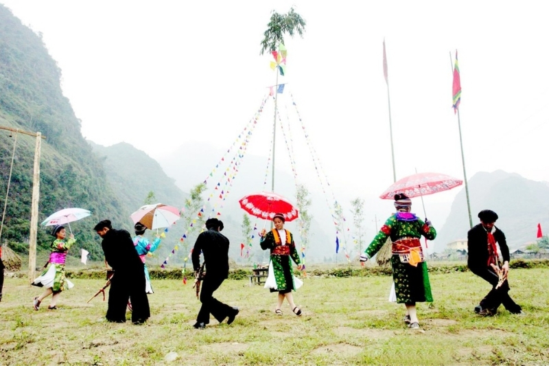 Ancient Sapa Love Market – Courting through panpipe melodies