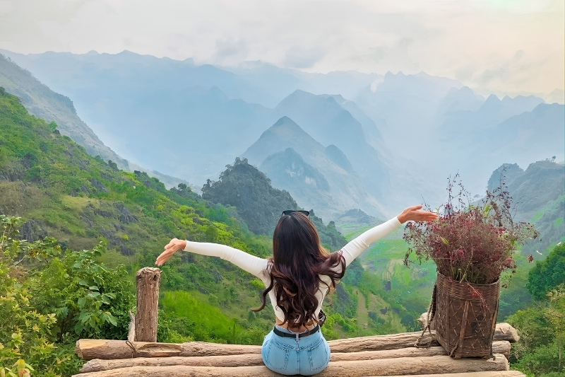 Spring & Autumn in Sapa: Light Layering Outfits & Trends