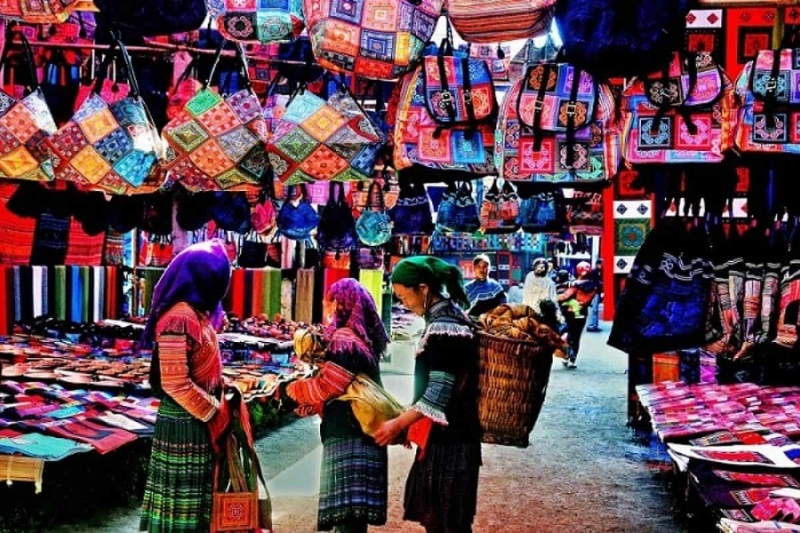 Where and when is Bac Ha Market held?