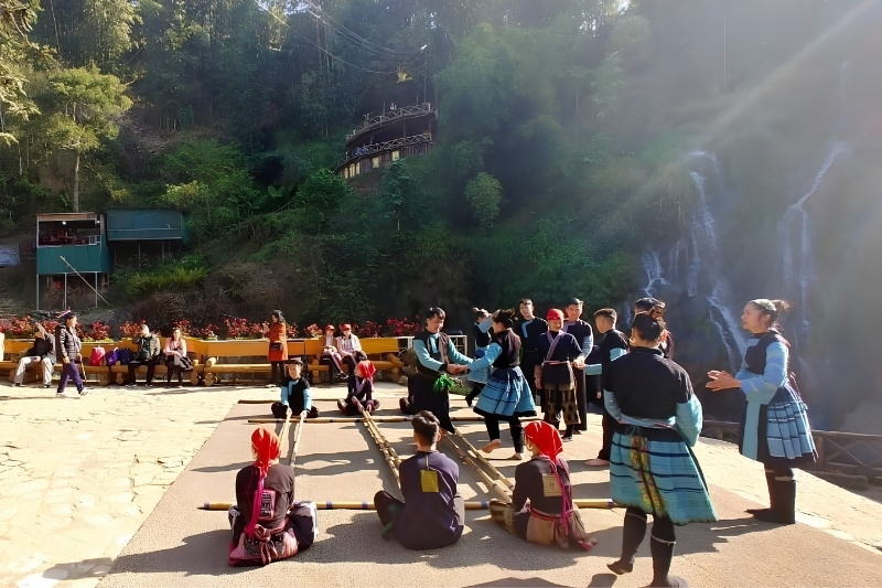 https://bekatravel.com/sites/default/files/Sapa/cat-cat-village/cat-cat-waterfall-tien-sa-sapa.jpg