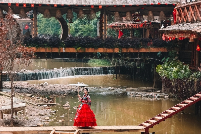 Try on traditional H’Mong attire