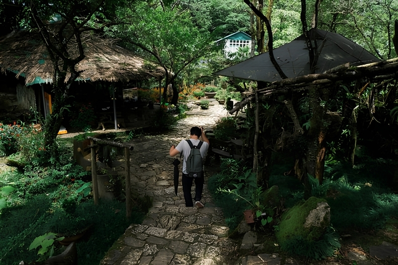 Hiking to Ham Rong mountain