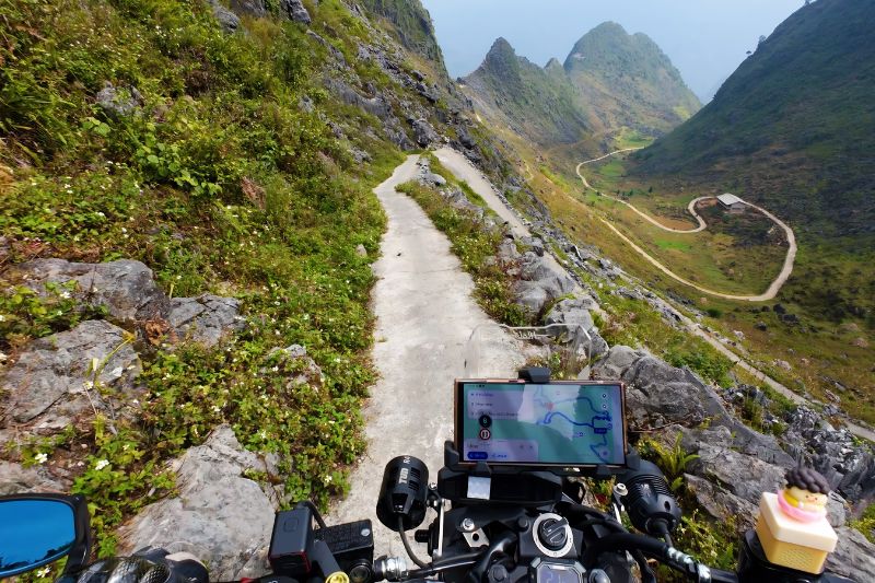 Narrow path above Ma Pi Leng Pass seen from a motorbike