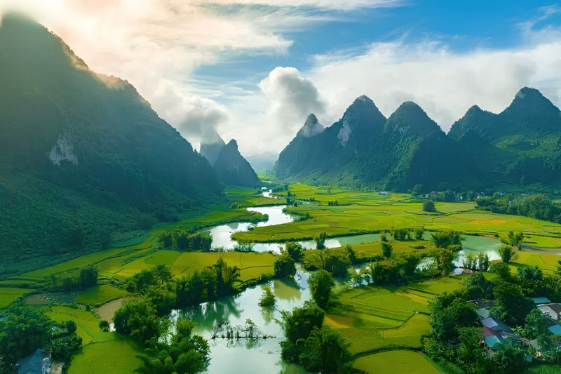 Scenery on the Cao Bang loop Scenery on the Cao Bang loop