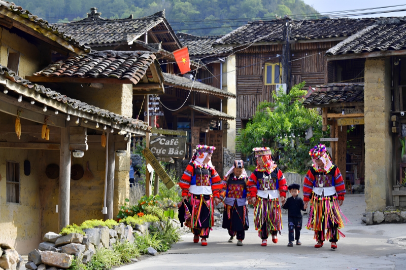 Lo Lo women in traditional costumes walking through Lo Lo Chai Village