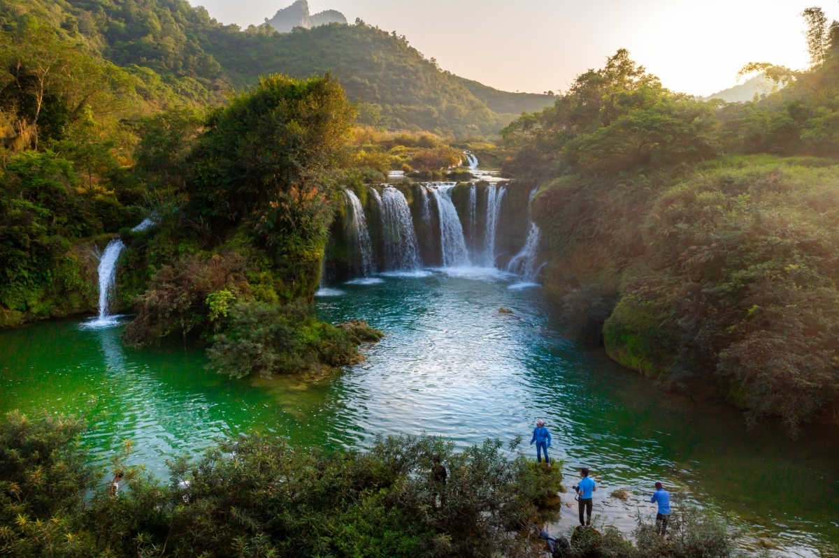 Cao Bang: Ban Gioc Waterfall Day Tour & Local Experiences