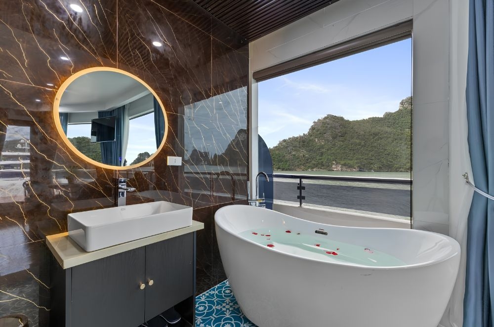 Aqua Luxury Cruise