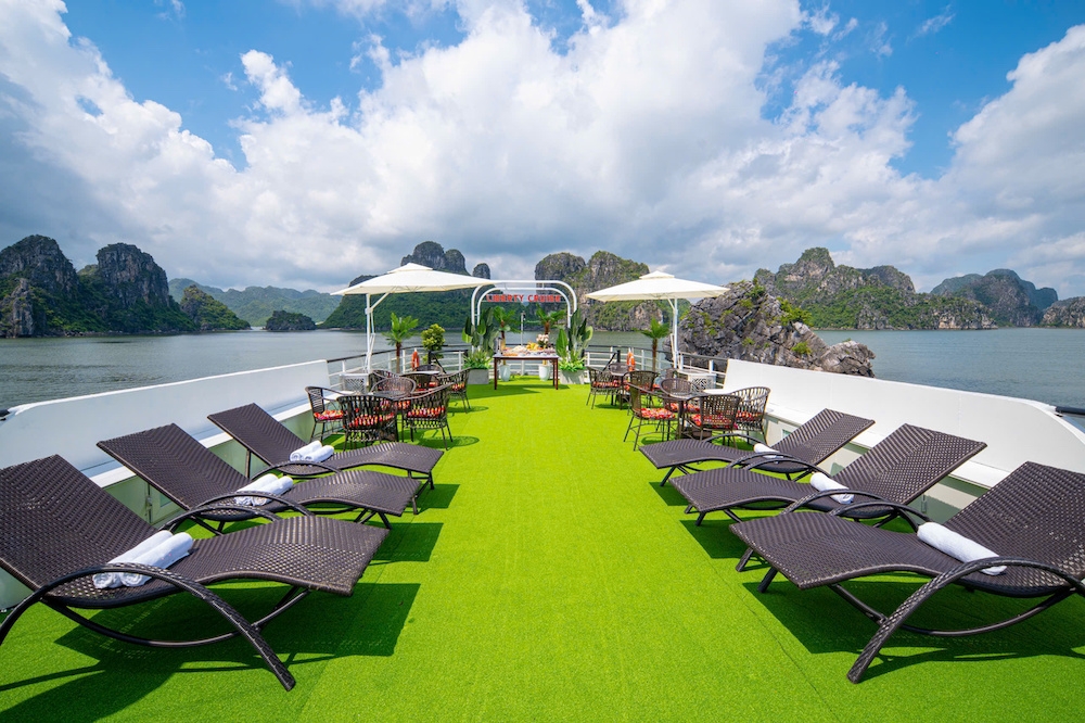 Ha Long Bay Day Tour: Sung Sot Cave, Luon Cave & Titop Island