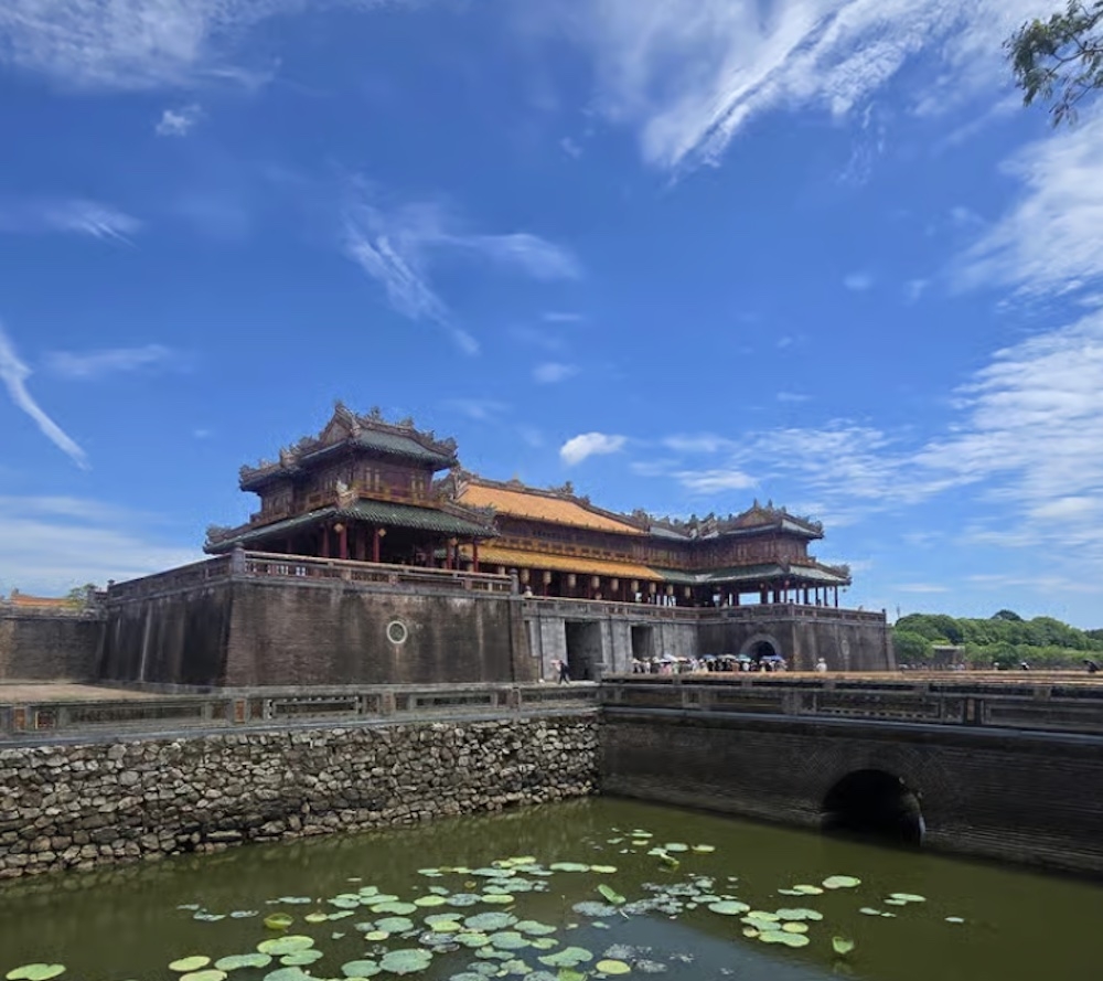 Hai Van Pass and Hue City Tour