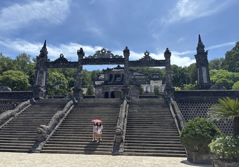 Hai Van Pass and Hue City Tour
