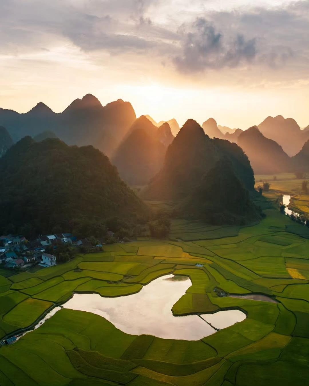 Hoa Lu - Tam Coc/ Trang An - Mua Cave -1 Day Trip From Hanoi 