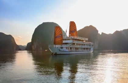 unicharm-cruise-lan-ha-bay.jpg