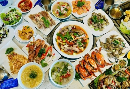 11_halong_bay_food.jpg