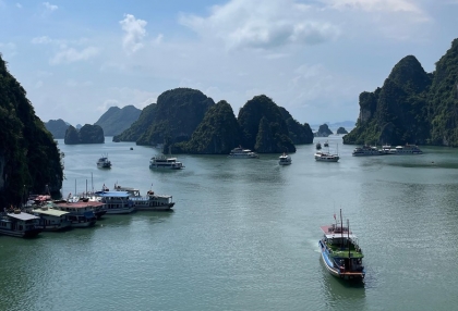halong-bay-vs-lan-ha-bay-which-cruise-should-you-choose-in-2026.jpg