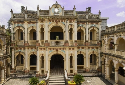 hoang-a-tuong-mansion-facade.jpg