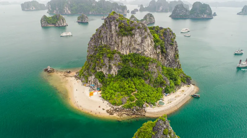 Ba Trai Dao beach 