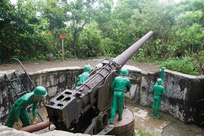 Cannon 1 in Cannon fort Cat Ba island