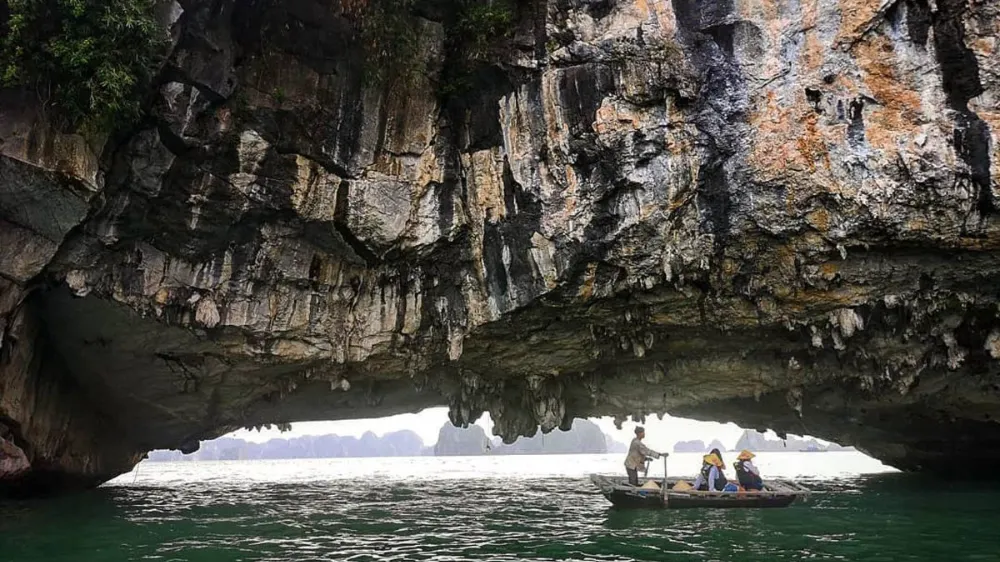 Hang Luồn vịnh Hạ Long