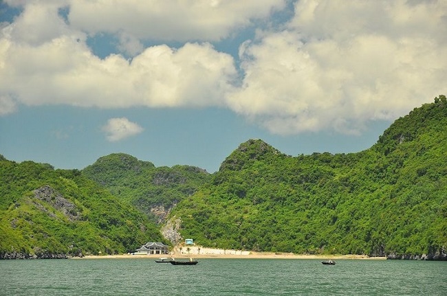 Đắm chìm trong không gian rộng mở của bãi Tùng Thu