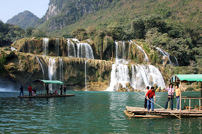 Rafting Near Ban Gioc Waterfall 